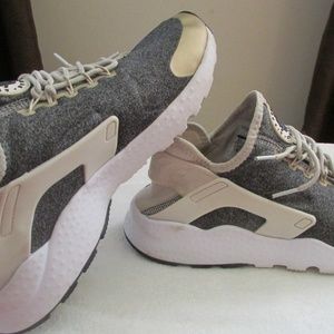 Air Hurache Run Ultra SE (Womens)